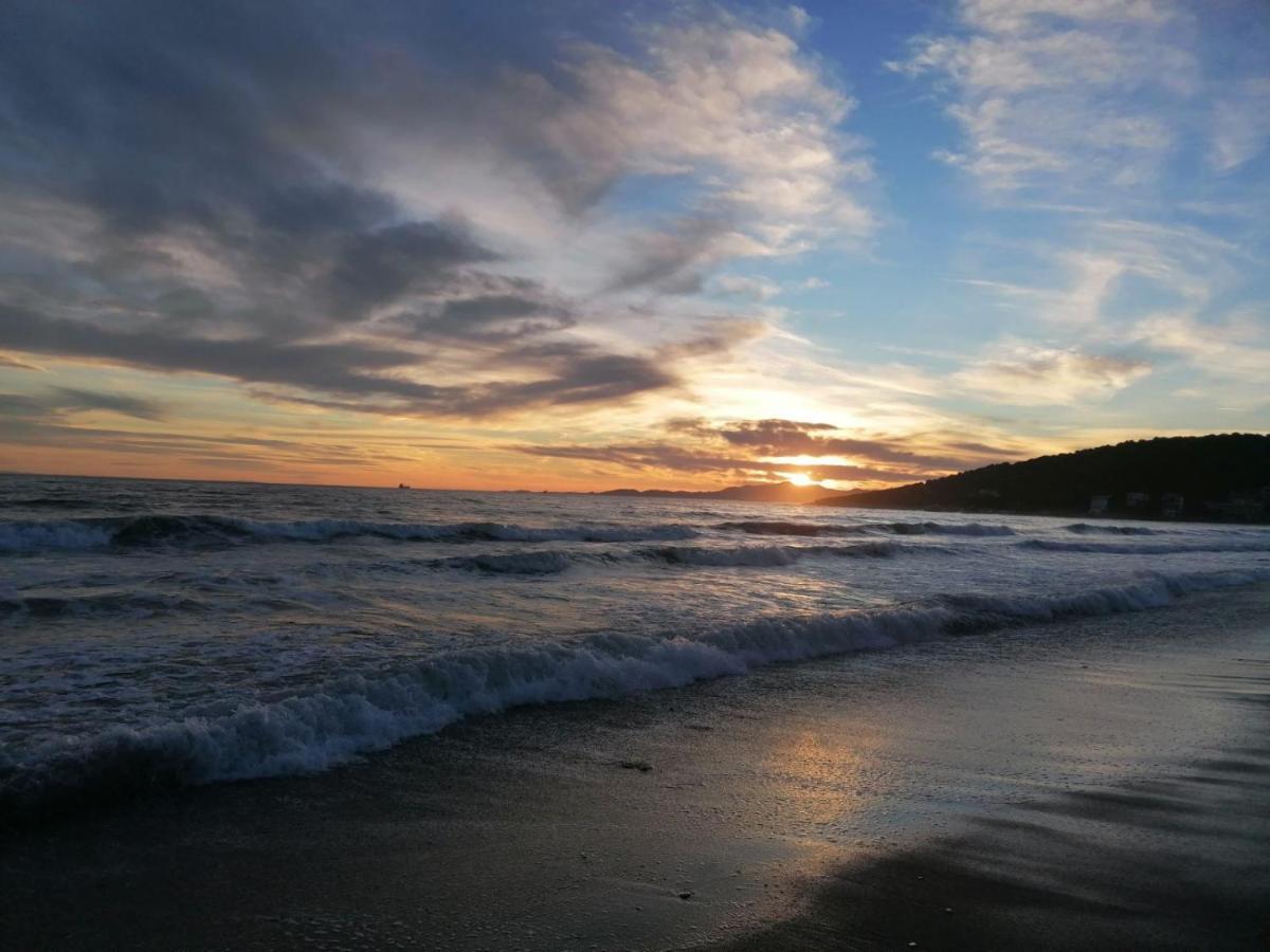 Апартаменты Step To The Sea Неа-Карвали Экстерьер фото